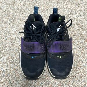 Nike Freak basketball shoes